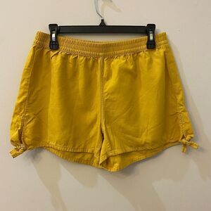 MadeWell Gold Cotton Shorts Women Size M